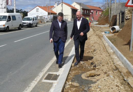 O delegado Territorial da Xunta e o alcalde de Noia supervisan o inicio das obras de construción da senda peonil de Orro